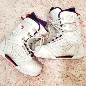 M3 Womens / Girls 80s Style Purple and Pink Snowboard Boots White Size 7 24.0.